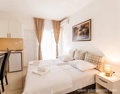 White apartments, Studio Twin, private accommodation in city Igalo, Montenegro - 19466264_129949814253201_1940014803926360682_o